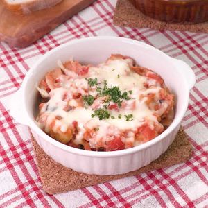 「鶏肉とおからのトマトグラタン」のレシピ動画