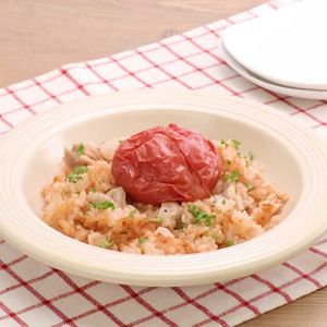 「丸ごとトマトのチキンライス」のレシピ動画