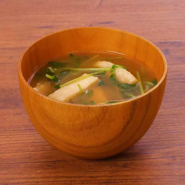 豆苗と油揚げの味噌汁