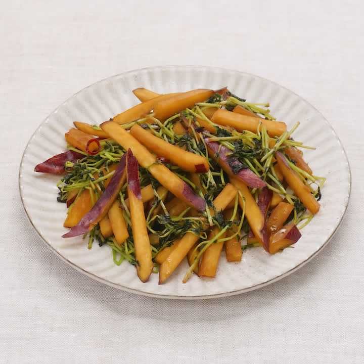 さつまいもと豆苗の甘辛炒め