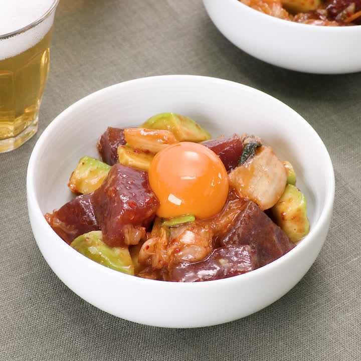 マグロとアボカドのキムチあえ