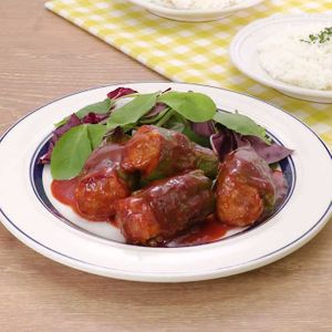 「丸ごとピーマンのチーズ肉詰め」のレシピ動画