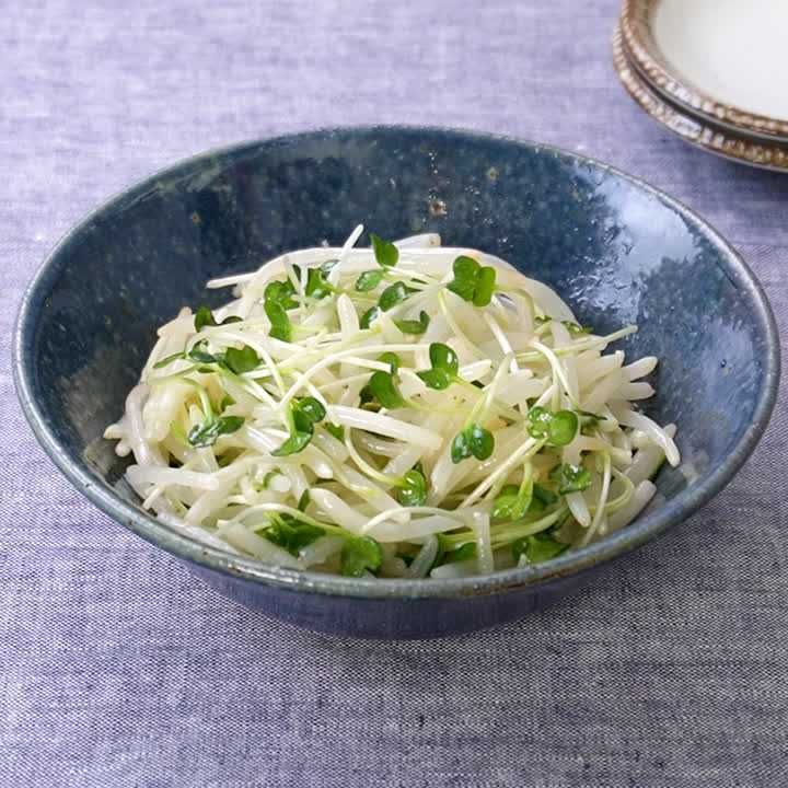 もやしとかいわれのわさびドレッシング和え