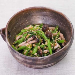 「春菊としめじのくるみ和え」のレシピ動画