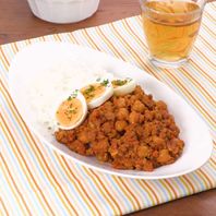 ドライカレーとは？キーマカレーとの違いも解説！