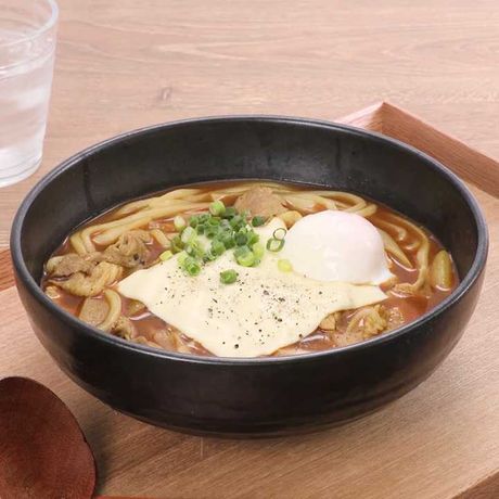 チーズと卵でコクうま チーズ温玉カレーうどんのレシピ動画 作り方 Delish Kitchen
