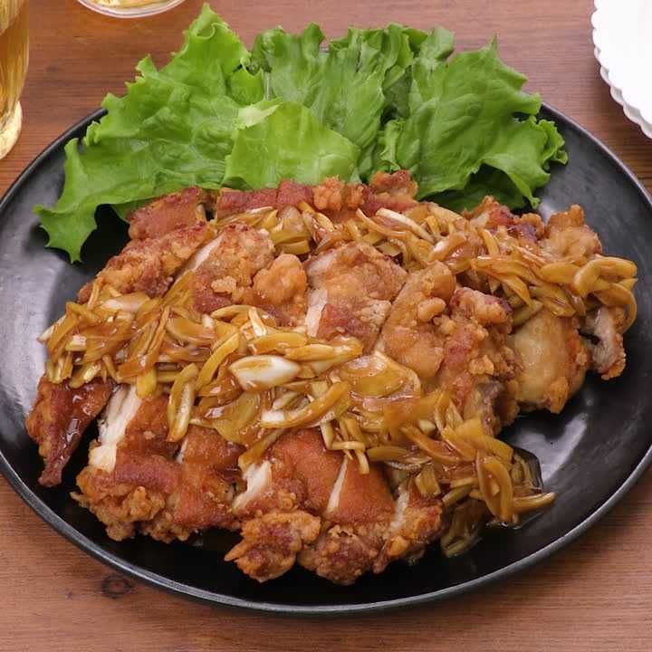 鶏もも唐揚げのオニスラカレーだれ