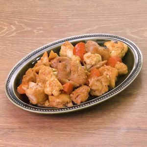 「鶏肉とカリフラワーのにんにくみそ炒め」のレシピ動画