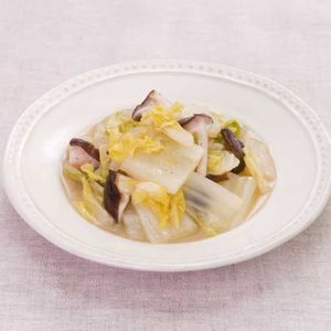 「白菜としいたけの塩バター蒸し」のレシピ動画