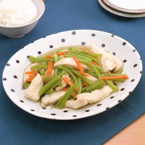 「さつまいもの茎と鶏むね肉のあっさり煮」のレシピ動画