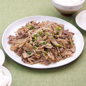 「牛肉とごぼうの甘辛ごま炒め」のレシピ動画