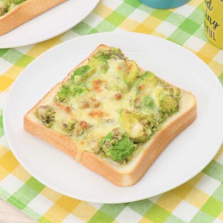 アボカドとさばのチーズトースト
