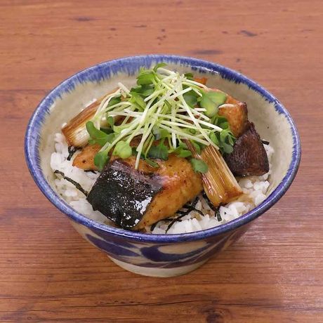1週間使い切り献立 ぶりとねぎの照り焼き丼のレシピ動画 作り方 Delish Kitchen 1週間使い切り献立 ぶりとねぎの照り焼き丼のレシピ動画 作り方 Delish Kitchen