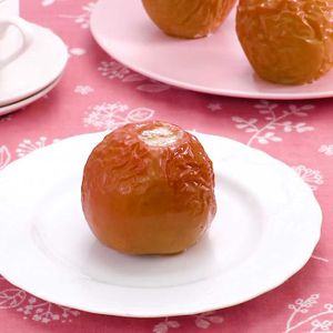 シナモンバター香る ダッチオーブンで焼きリンゴのレシピ動画 作り方 Delish Kitchen