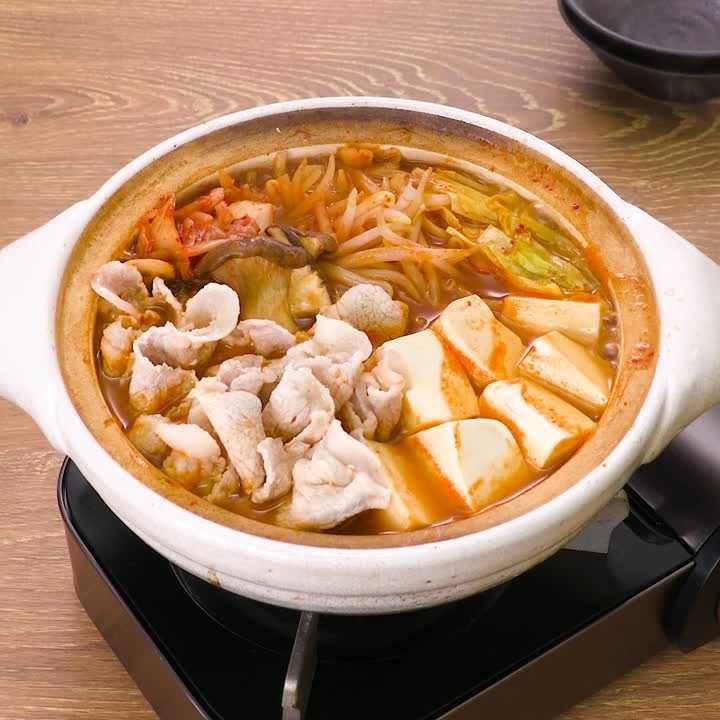 キャベツともやしのキムチ鍋