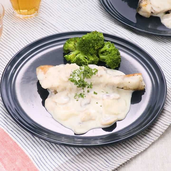 タラのきのこクリームソースがけ