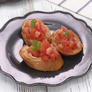 ワインに合う トマトとアボカドのブルスケッタのレシピ動画 作り方 Delish Kitchen ワインに合う トマトとアボカドのブルスケッタのレシピ動画 作り方 Delish Kitchen