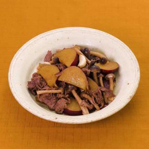 「牛とさつまいもの甘辛にんにく煮」のレシピ動画