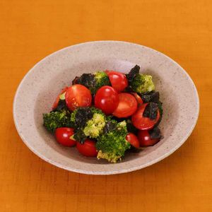 「ブロッコリーとトマトの海苔あえ」のレシピ動画