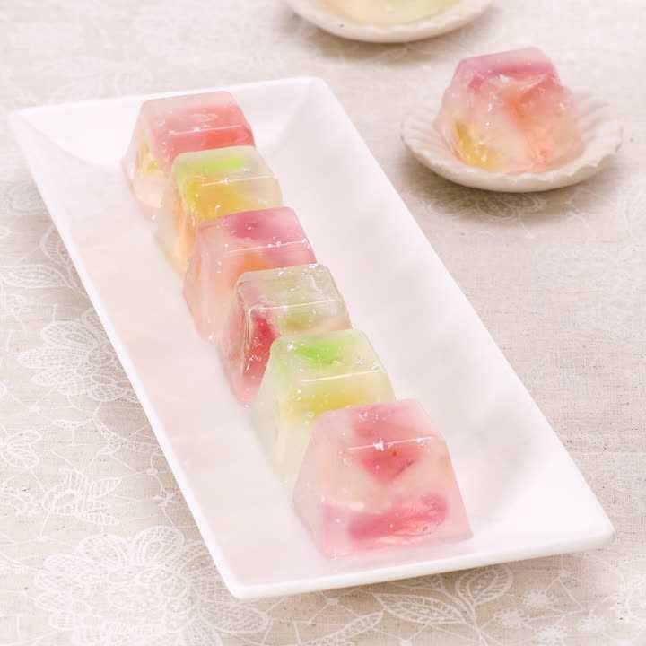製氷皿で作る キラキラ宝石ゼリーのレシピ動画 作り方 Delish Kitchen