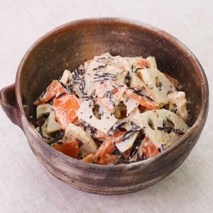 「ひじきとれんこんのごまマヨ和え」のレシピ動画