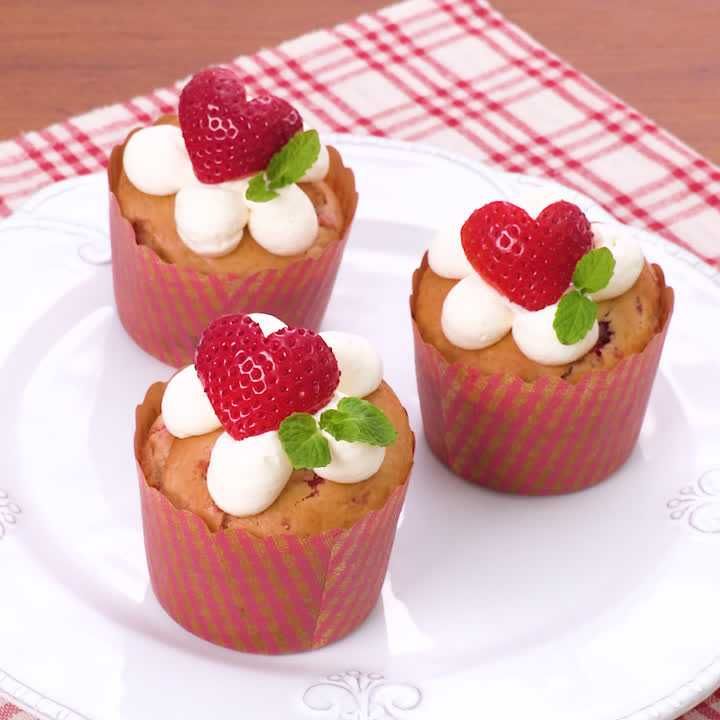 ハートいちごのカップケーキ