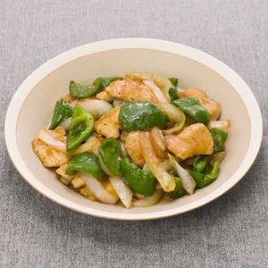 「鶏肉とピーマンのしょうが焼き」のレシピ動画