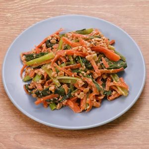 「にんじんと小松菜のくるみ和え」のレシピ動画