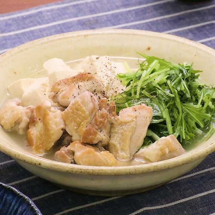 寒い日に食べたい 鶏肉と豆腐のうま塩煮のレシピ動画 作り方 Delish Kitchen