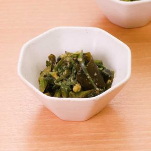 「春菊とわかめの胡麻酢和え」のレシピ動画