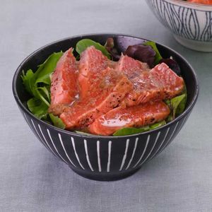 「サーモンのたたき丼」のレシピ動画