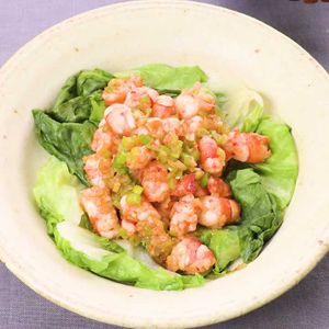 蒸しレタスのえびのピリ辛のせ
