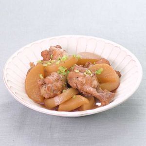 「手羽元と大根の黒酢煮」のレシピ動画
