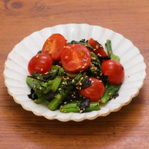 「小松菜とトマトの海苔あえ」のレシピ動画