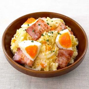 「卵たっぷり濃厚ポテサラ」のレシピ動画