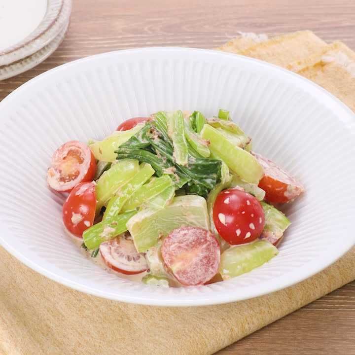 チンゲン菜とトマトのおかかマヨ和え