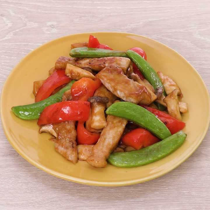 豚肉とスナップエンドウの黒酢炒め