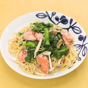 「サーモンと菜の花のバター醤油パスタ」のレシピ動画