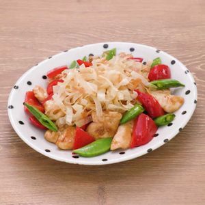 「ささみとスナップエンドウのしょうが炒め」のレシピ動画