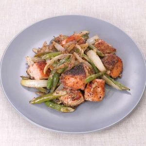 「鮭といんげんのマスタードソテー」のレシピ動画