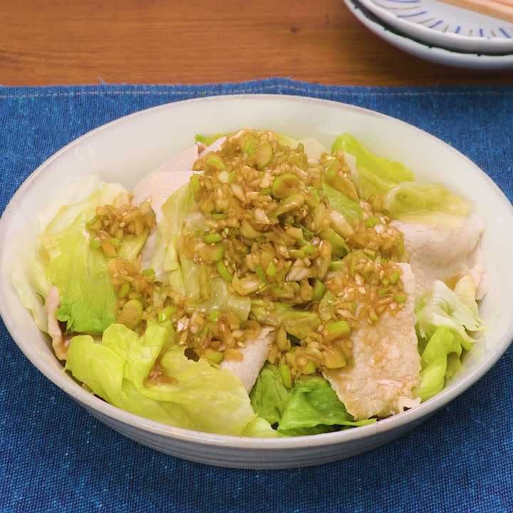 レタスと蒸し豚の香味だれ