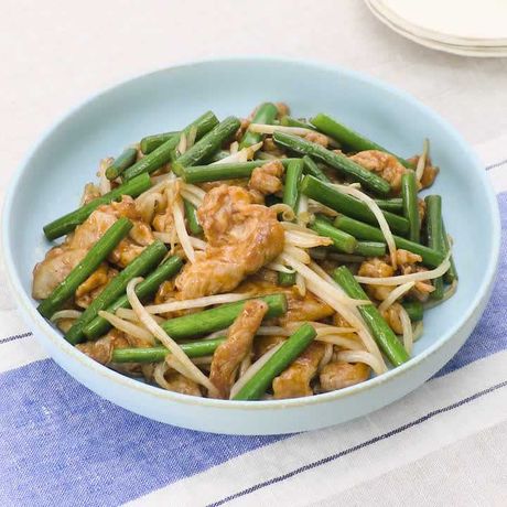 1 2日分のビタミンb1が摂れる 豚肉とにんにくの芽のオイスターソース炒めのレシピ動画 作り方 Delish Kitchen