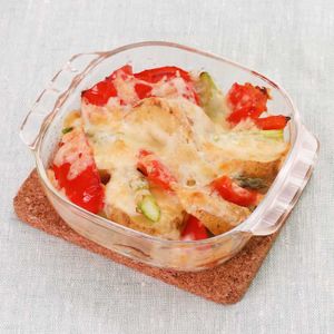 「新じゃがとパプリカのチーズ焼き」のレシピ動画