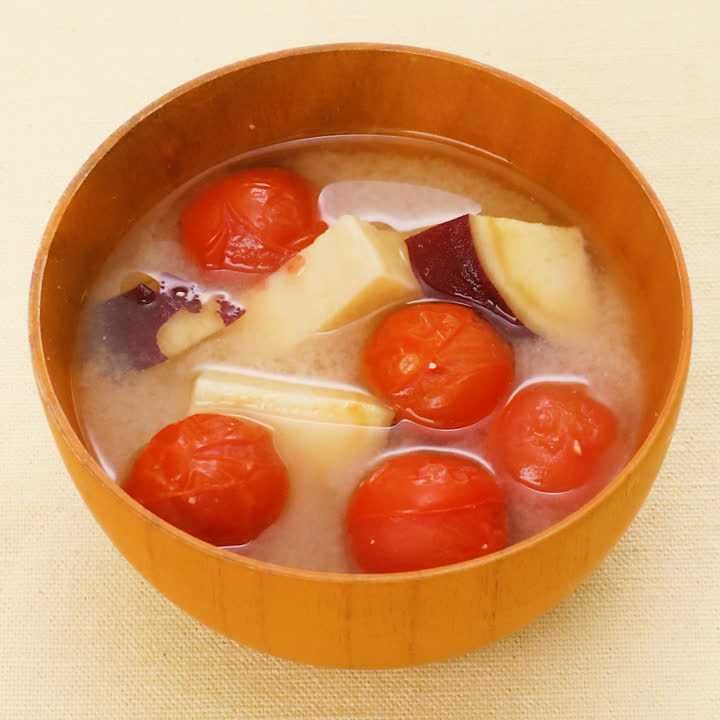 ミニトマトとさつまいもの味噌汁