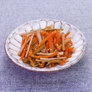 ごぼうとにんじんの炒りなます
