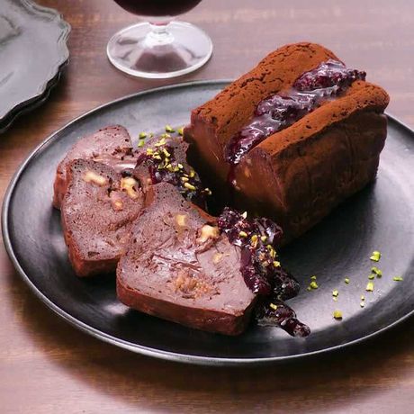 上品な風味がポイント 大人のワインショコラケーキのレシピ動画 作り方 Delish Kitchen