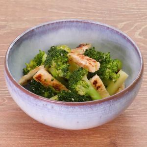 「ブロッコリーと油揚げの辛子酢みそ和え」のレシピ動画