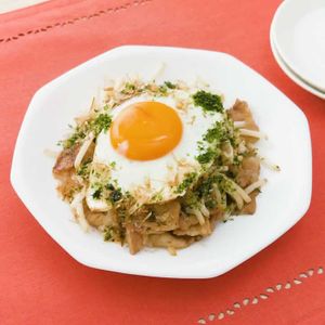 「豚バラもやしのソース炒め」のレシピ動画