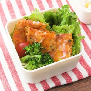 「にんじんとベーコンのチーズ焼き」のレシピ動画