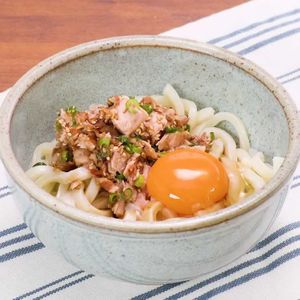 「釜玉ツナうどん」のレシピ動画